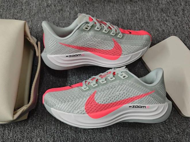 鞋Nike超级飞马！一款颜值脚感并存的跑(图3)